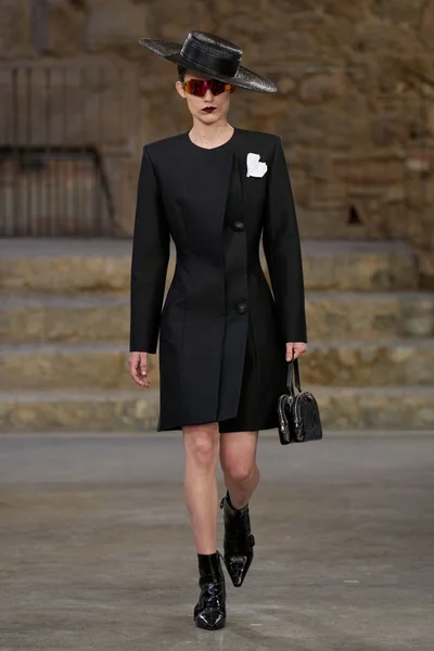 Look 10